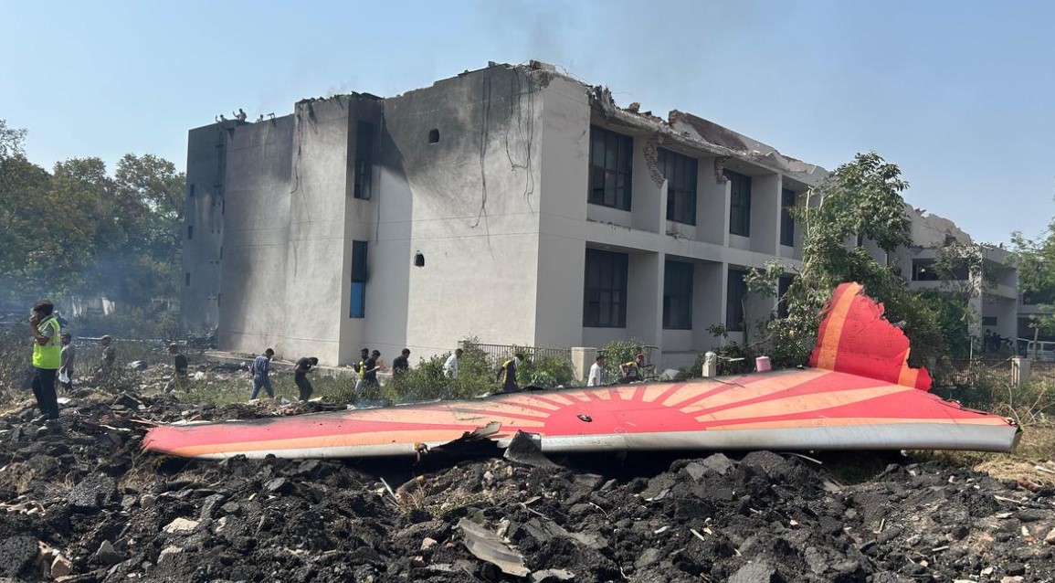 ارے! یہ ایئر انڈیا طیارہ حادثہ واقعی دل دہلا دینے والا ہے۔